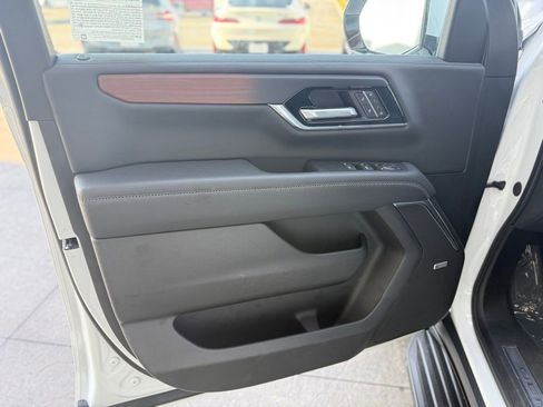 Used 2025 GMC Yukon Denali image 9