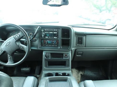 Used 2003 Chevrolet Avalanche 4x4 w/ Suspension Package, Off-Road image 16