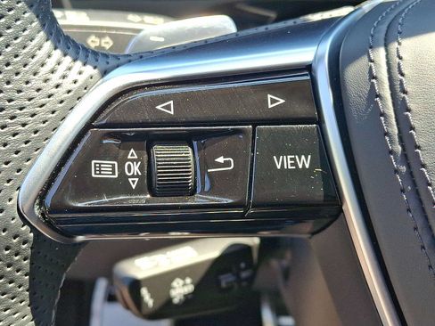 Used 2023 Audi S8 AWD/4WD image 23