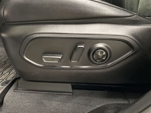 Used 2025 Jeep Grand Cherokee Altitude image 15