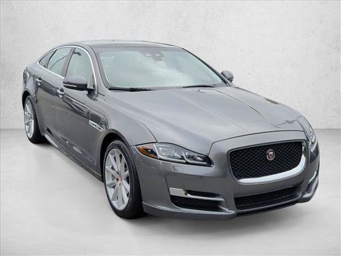 Used 2019 Jaguar XJ R-Sport RWD image 3