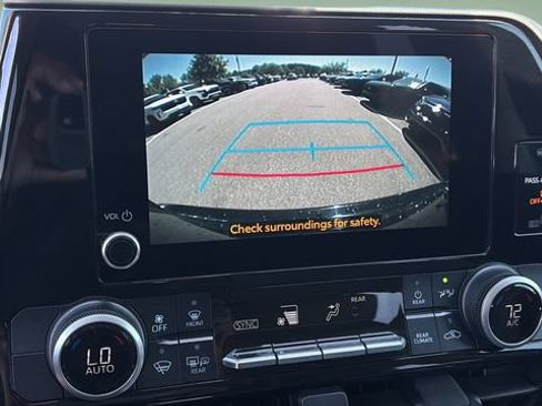 Used 2024 Toyota Highlander LE FWD image 24