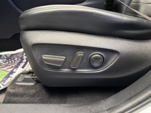 Used 2022 Toyota Highlander XLE image 12