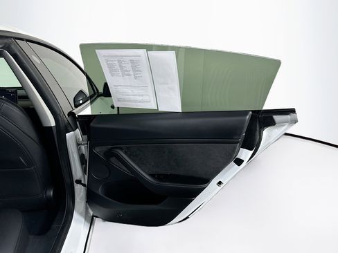 Used 2023 Tesla Model 3 Standard Range image 30