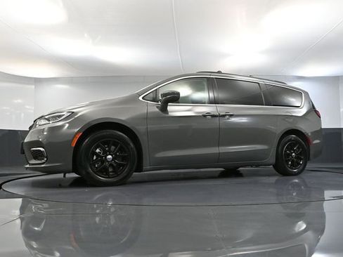 Used 2022 Chrysler Pacifica Touring-L image 57
