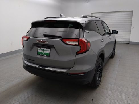 Used 2024 GMC Terrain SLE w/ Driver Convenience Package FWD image 7