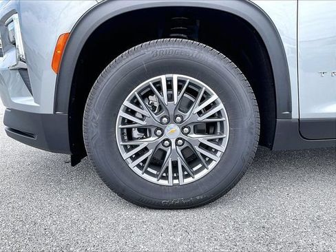 New 2027 Chevrolet Traverse LT w/ Driver Confidence Package AWD/4WD image 7