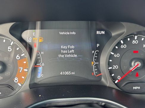Used 2025 Jeep Compass Trailhawk AWD/4WD image 39