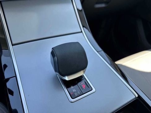 Used 2025 Land Rover Range Rover Velar S image 20