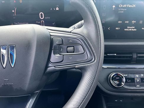 Used 2025 Buick Envista Preferred FWD image 25