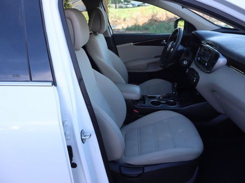 Used 2016 Kia Sorento LX AWD/4WD image 24