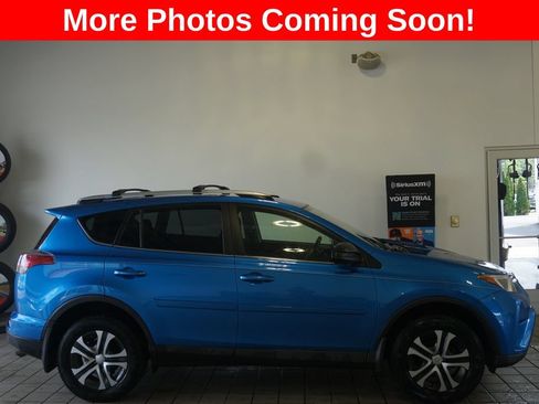 Used 2016 Toyota RAV4 LE AWD/4WD image 2