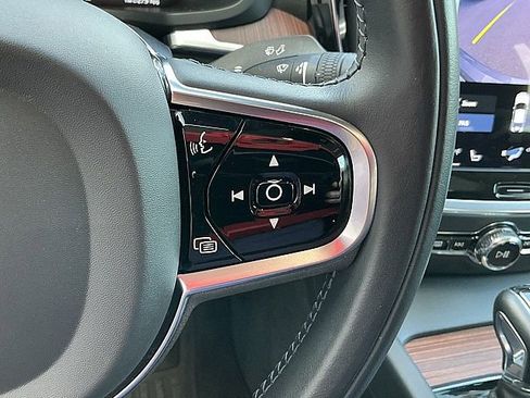 Used 2021 Volvo S60 T5 Momentum w/ Climate Package image 28