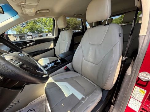 Used 2017 Ford Edge Titanium w/ Technology Package FWD image 10