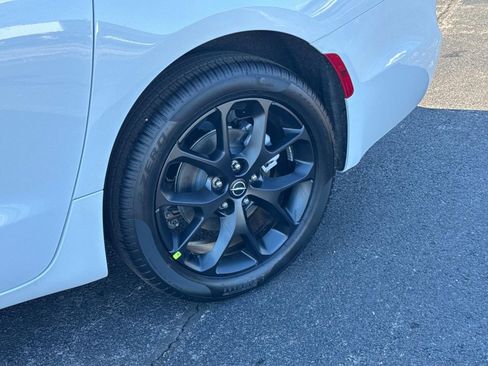 New 2026 Chrysler Pacifica Select w/ S Appearance Package FWD image 11