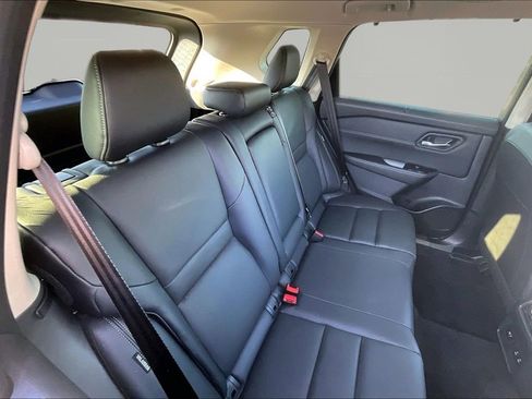 Used 2025 Nissan Rogue SL w/ Tech Package image 28