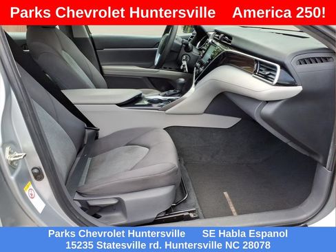 Used 2018 Toyota Camry LE FWD image 34