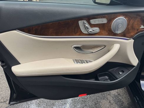 Used 2019 Mercedes-Benz E 300 4MATIC image 19