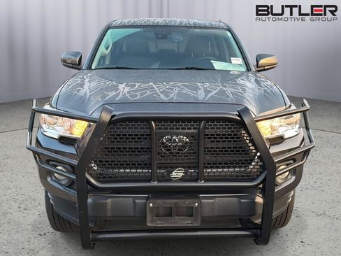 Used 2020 Toyota Tacoma SR5 RWD image 9