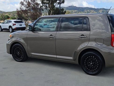 Used 2011 Scion xB FWD image 6