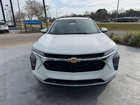 New 2026 Chevrolet Trax LT w/ Driver Confidence Package image 2