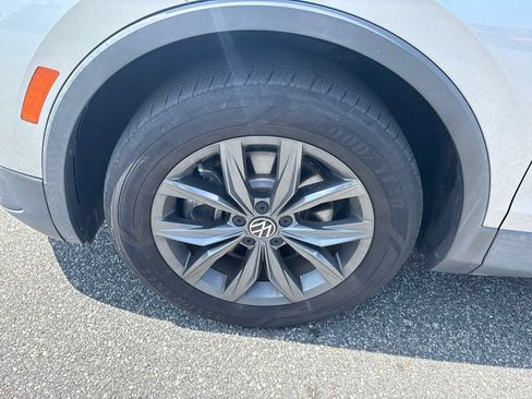 Used 2022 Volkswagen Tiguan SE FWD image 12