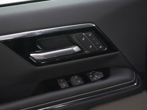 Used 2025 GMC Sierra EV Denali AWD/4WD image 22