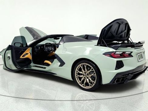 Used 2024 Chevrolet Corvette Stingray Preferred Conv w/ Z51 Performance Package RWD image 16