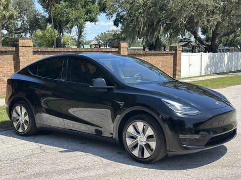 Used 2023 Tesla Model Y Long Range AWD/4WD image 5