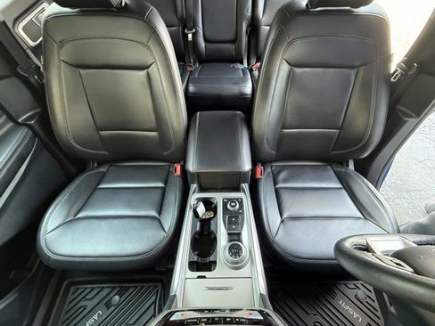 Used 2022 Ford Explorer XLT w/ Equipment Group 202A image 19