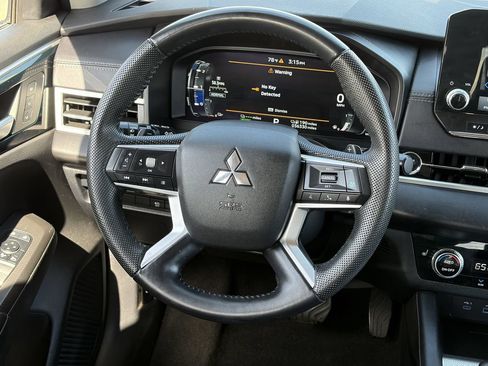 Used 2023 Mitsubishi Outlander 4WD Plug-In Hybrid image 16