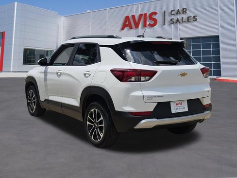 Used 2025 Chevrolet TrailBlazer LT AWD/4WD image 3