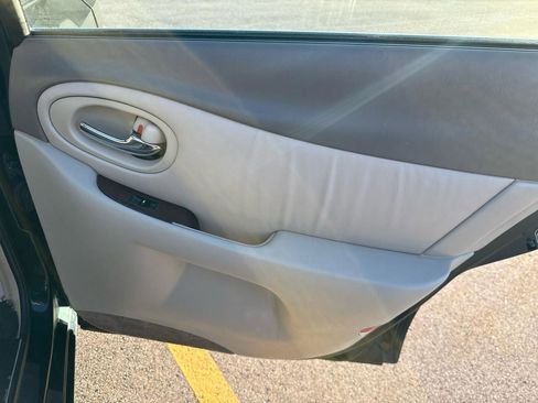 Used 2001 Oldsmobile Aurora 4.0 image 23