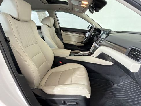 Used 2020 Honda Accord Touring image 31
