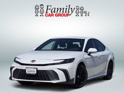 Used 2025 Toyota Camry SE w/ Multimedia Upgrade Package