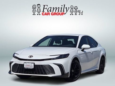 Used 2025 Toyota Camry SE w/ Multimedia Upgrade Package FWD image 1
