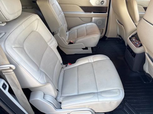 Used 2018 Lincoln Navigator L Reserve w/ Technology Package image 17