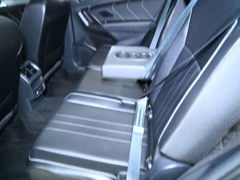 Used 2022 Volkswagen Tiguan SE image 40