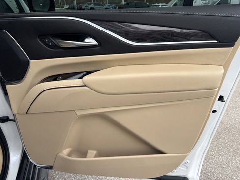 Used 2021 Cadillac Escalade ESV Premium Luxury image 36