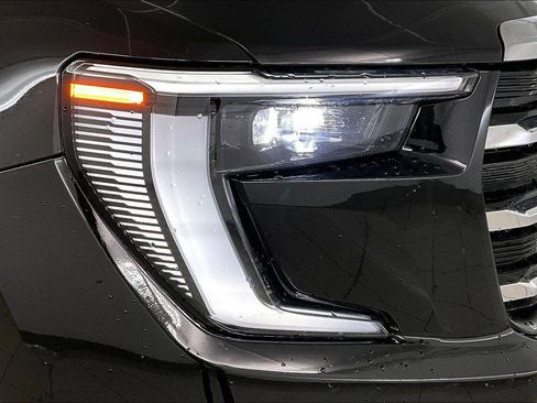 Used 2025 GMC Acadia Elevation image 33