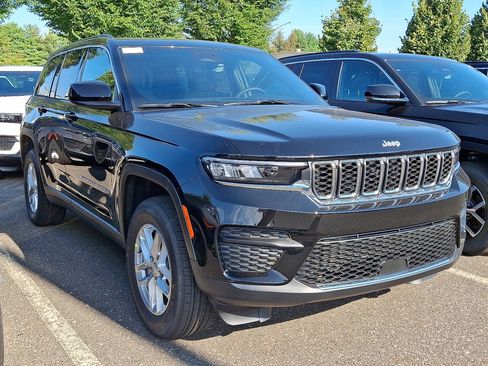 New 2025 Jeep Grand Cherokee Laredo X w/ Luxury Tech Group I image 3
