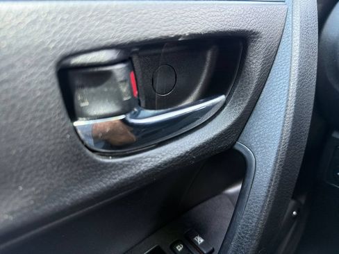 Used 2017 Toyota Corolla SE w/ Carpet Mat Package (TMS) FWD image 19