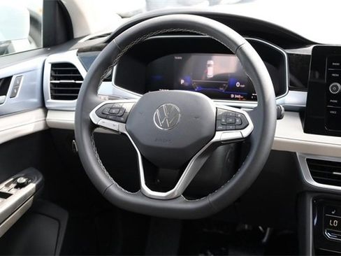 New 2025 Volkswagen Taos SE image 26