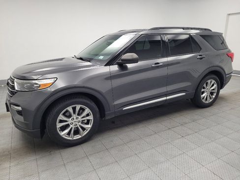 Used 2020 Ford Explorer XLT w/ Equipment Group 202A RWD image 2