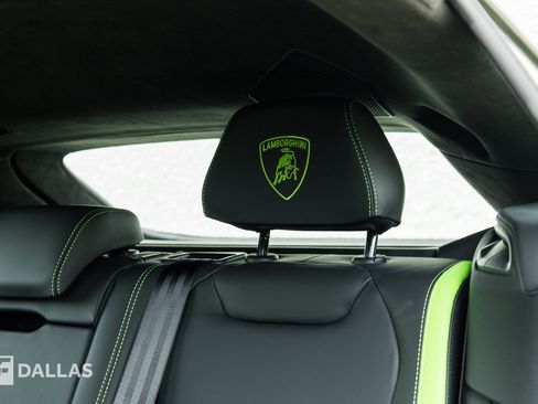 Used 2025 Lamborghini Urus Performante AWD/4WD image 30