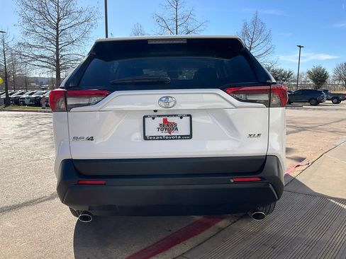 Used 2025 Toyota RAV4 XLE image 7