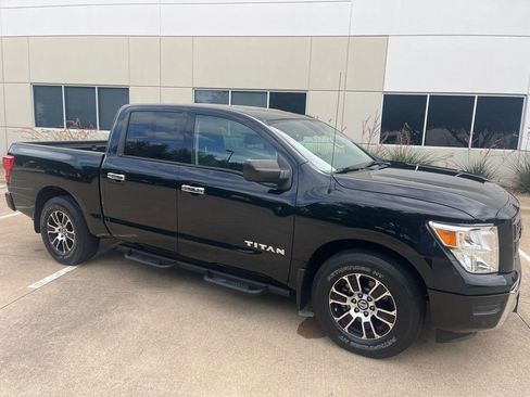 Used 2021 Nissan Titan SV w/ SV Convenience Package RWD image 11