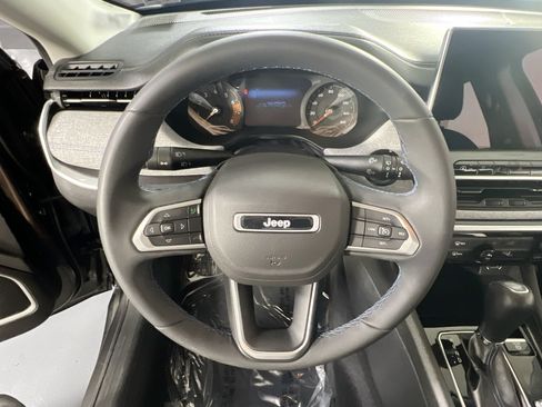 Used 2022 Jeep Compass Latitude AWD/4WD image 11