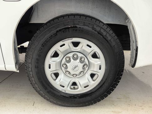 Used 2021 Nissan NV 3500 SV image 29