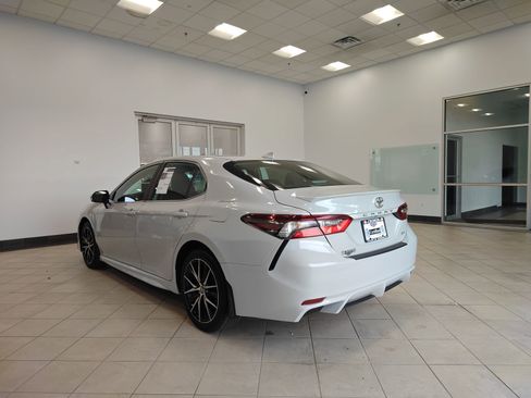 Used 2024 Toyota Camry SE FWD image 5